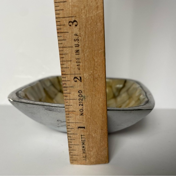 JULIA KNIGHT Trinket Dish Mother of Pearl Bowl Small 3.75” Square Shells Signed - Picture 6 of 16